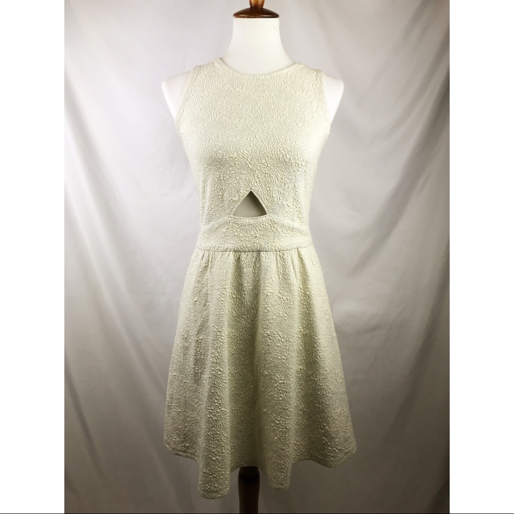 Ivory Sleeveless Floral Embroidered Dress, Cutout - Picture 8 of 8
